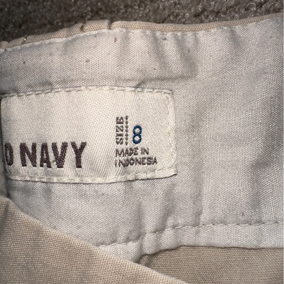 Old Navy khaki tan 8 chino shorts - Picture 5 of 9
